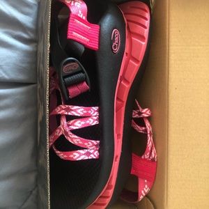 NWT Chacos Z Classic Size 8 in Berry Burst